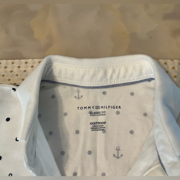 🌹2/$20🌹NWOT Tommy Hilfiger All Over Printed Polo Shirt - White - Picture 3 of 7